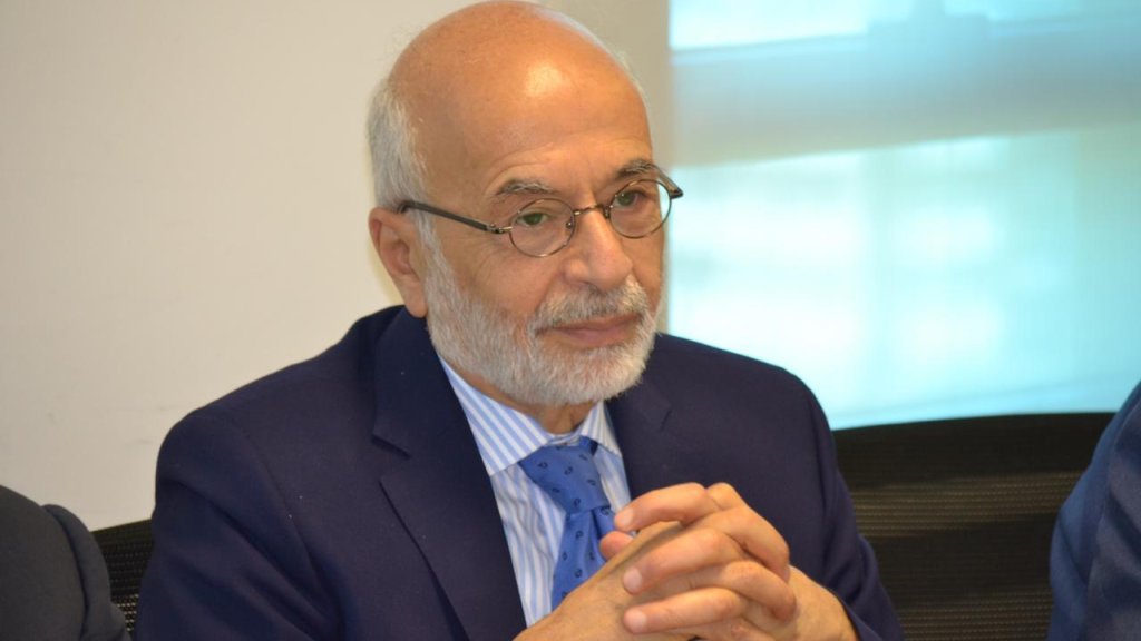 وزير التربية يدعو مديري المؤسسات التربوية إلى تقدير الظروف واتخاذ القرار المناسب لجهة الإقفال أو الاستمرار في التدريس