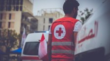 الصليب الأحمر: تم نقل، حتى الان، ١٢ جريح إلى المستشفيات و تم اسعاف ٤٠ مصاب في وسط بيروت