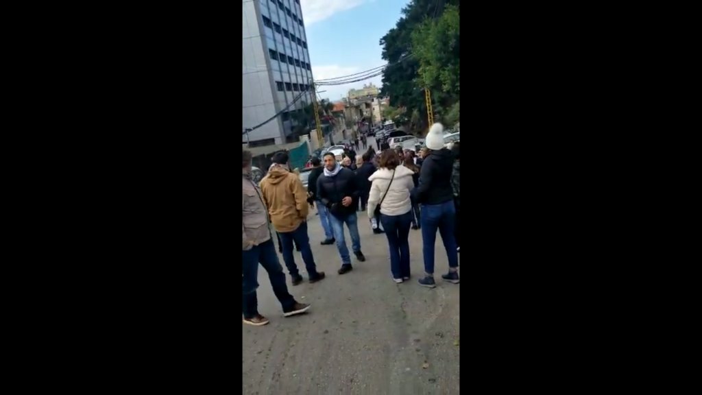 مصادر أمل للـLBCI: "ما حصل أمام مجلس الجنوب ردة فعل من قبل أهالي المنطقة نتيجة الأوضاع الاجتماعية والسياسية الضاغطة ومن دون أي قرار حزبي"