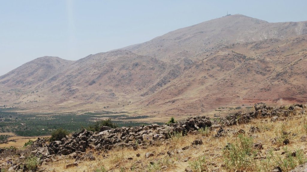 "إسرائيل"  تغلق المجال الجوي لهضبة الجولان المحتل أمام الطيران المدني على ارتفاع فوق 5000 آلاف قدم تحسباً لأيّ رد بعد الغارة على دمشق (سكاي نيوز)