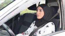 سناء أول سائقة تاكسي في النبطية تنقل الفتيات وتتحدى الظروف والمجتمع..."أقود السيارة يومياً فلماذا لا استغلها لأعيش ولم أنس أنوثتي ولا أمومتي"!