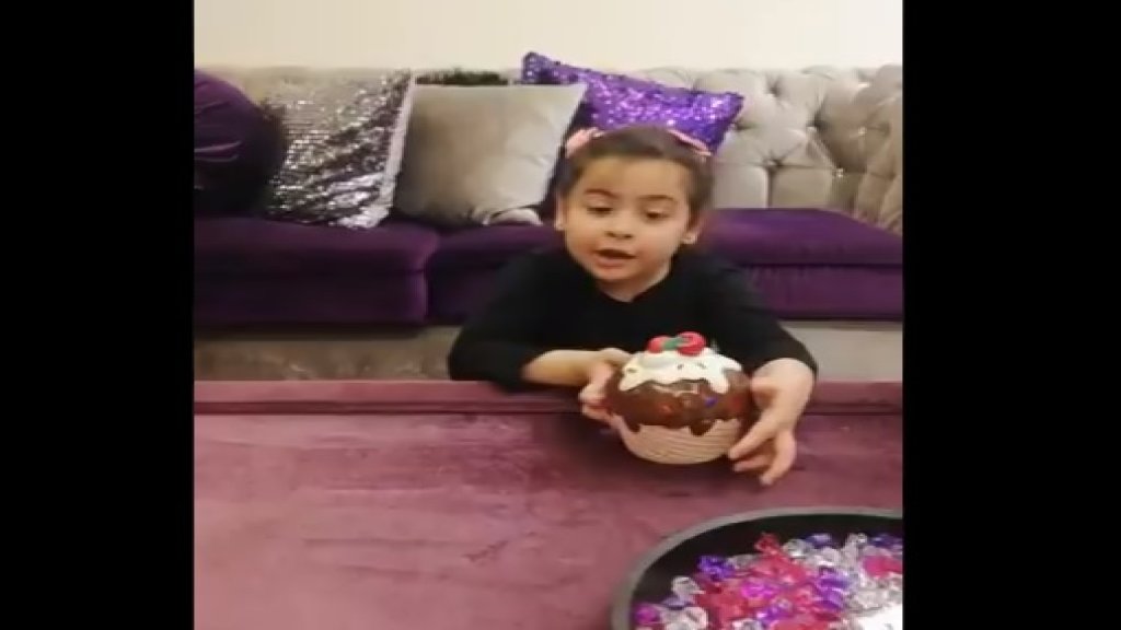 خطوة صغيرة بمضمونها كبيرة بمعناها..نغم ابنة الـ 7 سنوات تتبرع بـ "قجتها" للصندوق الوطني لمكافحة كورونا: "بليز يلي قادر يعمل متلي يعمل"!