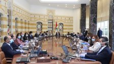 بالصور/ الرئيس عون ودياب والوزراء يرتدون القفازات والكمامات خلال جلسة مجلس الوزراء اليوم