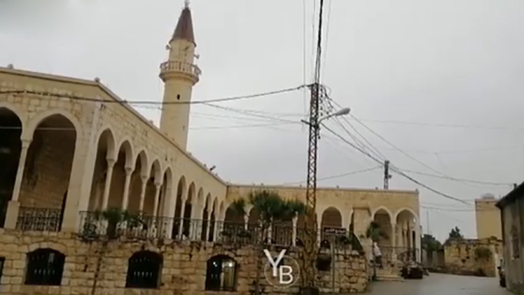 بالفيديو/ مسجد بنت جبيل الكبير في حاكورة نص الضيعة يرفع "دعاء السمات" كما الكثير من المساجد في المناطق اللبنانية وذلك لرد ودفع البلاء والوباء