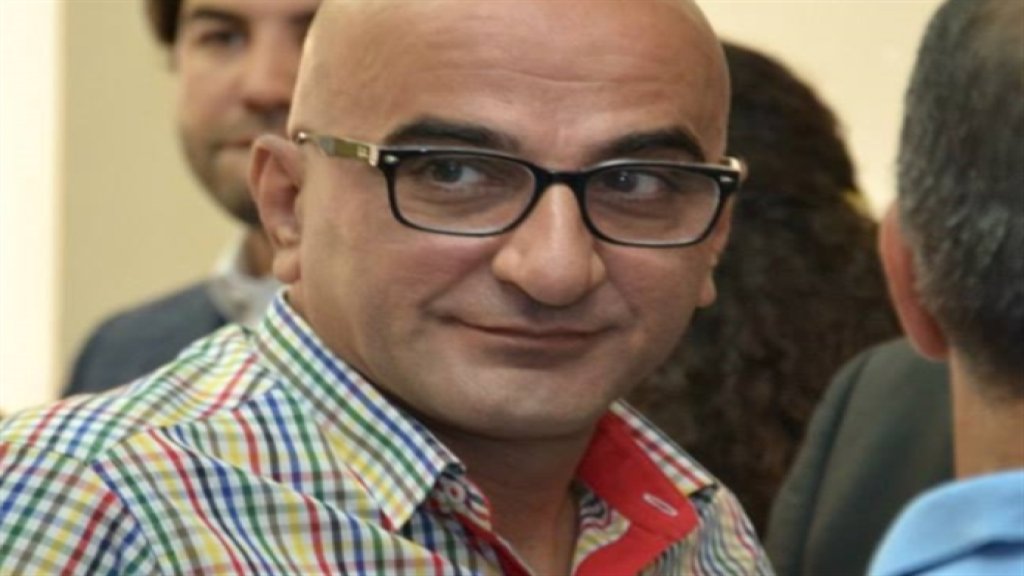الصحافي محمد زبيب يكشف بالصورة ان مصرف لبنان باع 2282 مليون و300 الف دولار الى المصارف في يوم واحد ويسأل المصارف: "اين الدولارات؟"