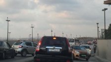 بسبب وجود "عجل شارد"  على طريق الانفاق... التحكم المروري تطلب من السائقين سلوك طريق الاوزاعي او الشويفات 