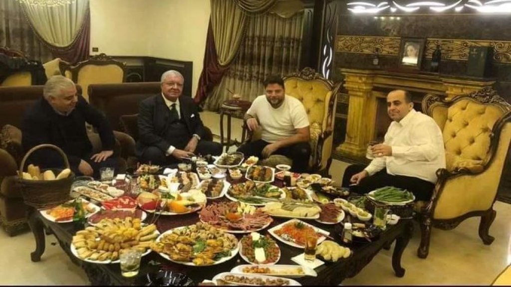 بعد تداول صورة للمشنوق جمعته مع الفنان عامر زيان على مائدة طعام "فاخرة" وأثارت انتقادات واسعة...زيان يرد: تاريخ الدعوة يعود الى أكثر من سبعة أشهر شكرا وكفى!