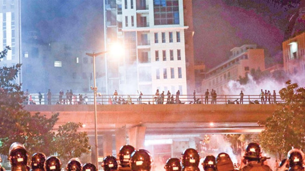 تقارير خطيرة جداً تكشف تفاصيل ما حصل في بيروت ليل الجمعة....مجموعة من الدراجات النارية نزلت بقوة وبشكل مبرمج وتكتيكي والاجهزة الامنية والعسكرية واجهت صعوبات في التصدي!