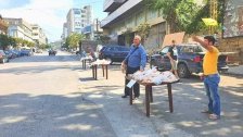 بالصور/ مجموعة شباب وزعوا الخبز مجانا في النبطية والبلدية أمنت كميات كبيرة من الخبز وباعتها بسعر 1000 ليرة للربطة الكبيرة