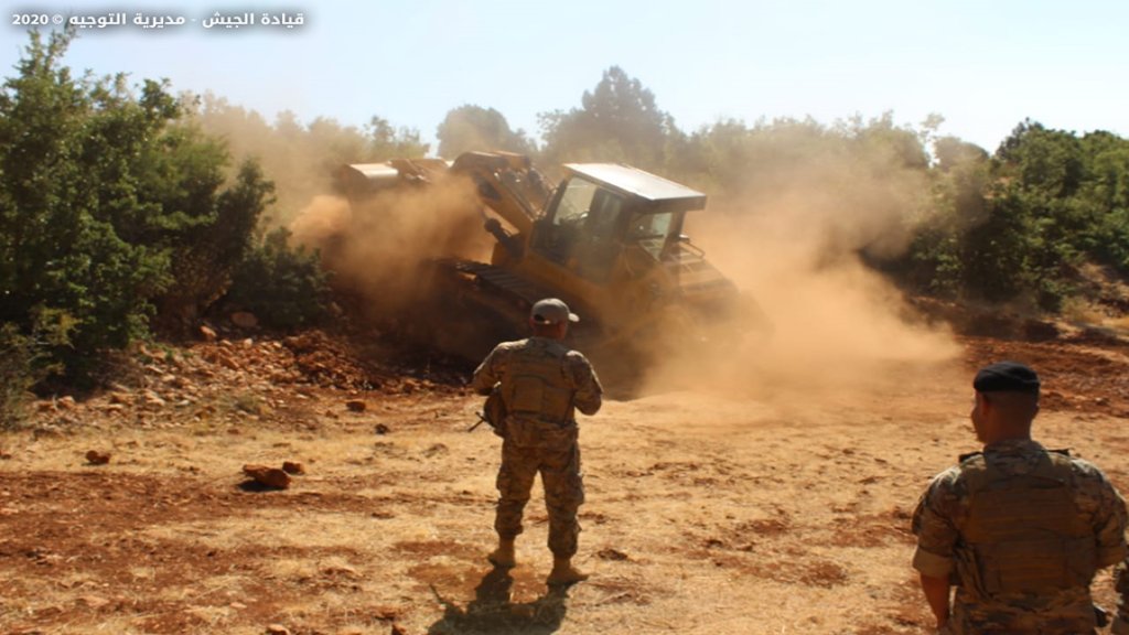 الجيش يقفل  بالسواتر الترابية معبراً غير شرعي في محلة حرف السماقة &ndash; الهرمل يُستعمل لتهريب السيارات المسروقة والبضائع