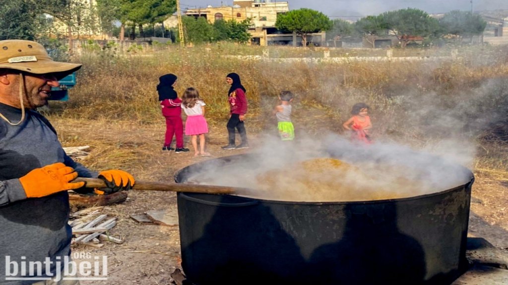 بالصور / موسم سلق القمح ينطلق في بنت جبيل