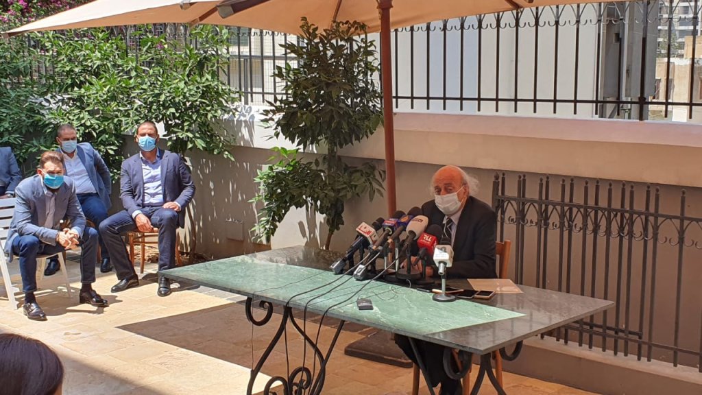 جنبلاط: لا ثقة بالعصابة الحاكمة ونطالب بتحقيق دولي وباقون في المجلس النيابي لكي لا يسيطروا عليه...دياب ذئب كاسر