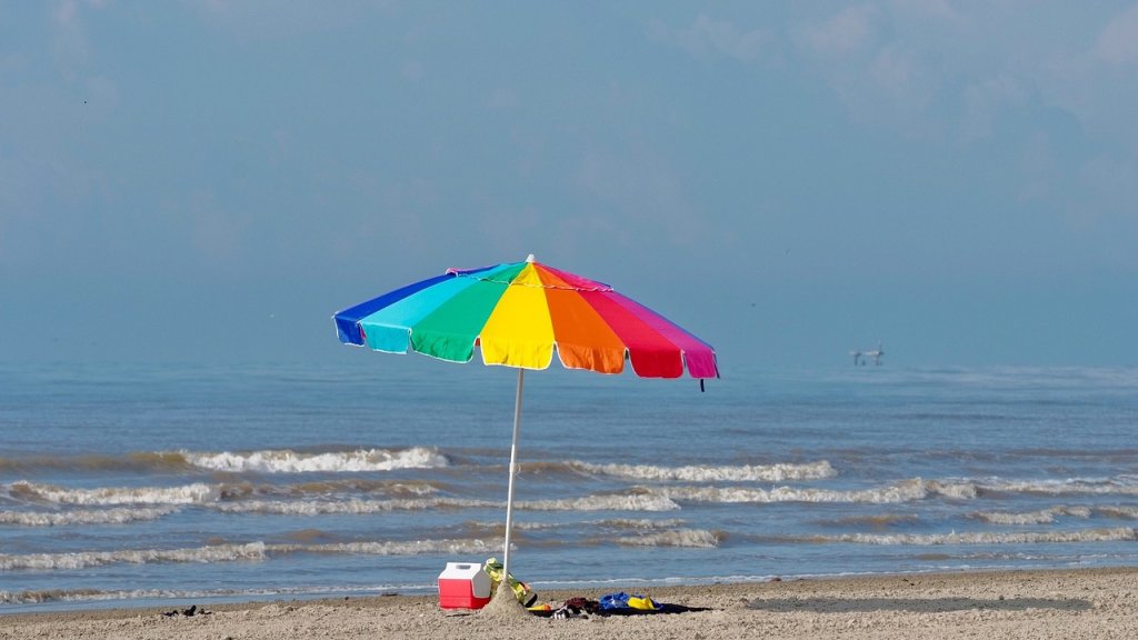 موجة الحرّ مستمرة حتى نهاية الأسبوع.. الرطوبة على الساحل تصل الى 98%!