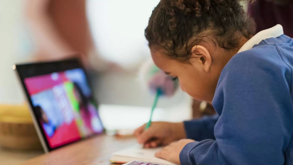 تعميم من محافظ جبل لبنان لمؤمني الكهرباء البديلة: لتفادي اطفاء المولدات أثناء الدوام المدرسي أي بين الساعة الثامنة صباحاً والثالثة بعد الظهر 