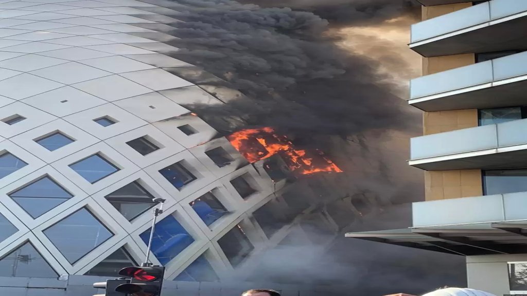 بالصور/ حريق داخل مجمع تجاري قيد الانشاء في وسط بيروت