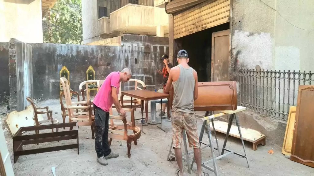 انتهاء العصر الذهبي لصناعة المفروشات في طرابلس..."لم نشهد مثل هذه الأحوال منذ 40 سنة...زر صغير يوضع في جسم كنبة صار سعره نحو 3 دولارات يعني 29 ألف ليرة"!