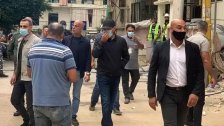 بالصورة/ الحريري يتفقد في هذه الأثناء مكان الانفجار الذي وقع في مبنى في طريق الجديدة