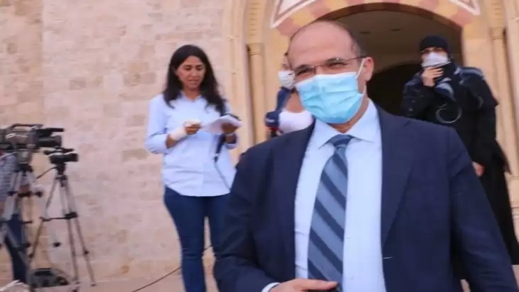 حمد حسن: الحصول على الدواء حق مقدّس ويجب تأمينه لكل طبقات المجتمع وأركز على الشريحة التي يجب أن نتعاون جميعاً لتأمينها لها في ظلّ الظروف التي نعاني منها وأنا منحاز للفقراء