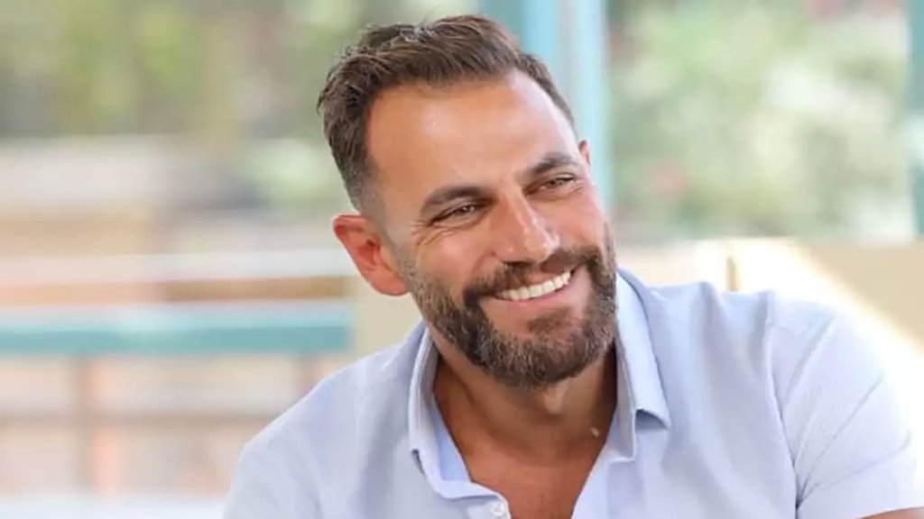 الممثل اللبناني نيكولا معوض أُصيب بكورونا...أول 3 أيام كانت مؤلمة وصعبة لكنه شُفي وتعافى