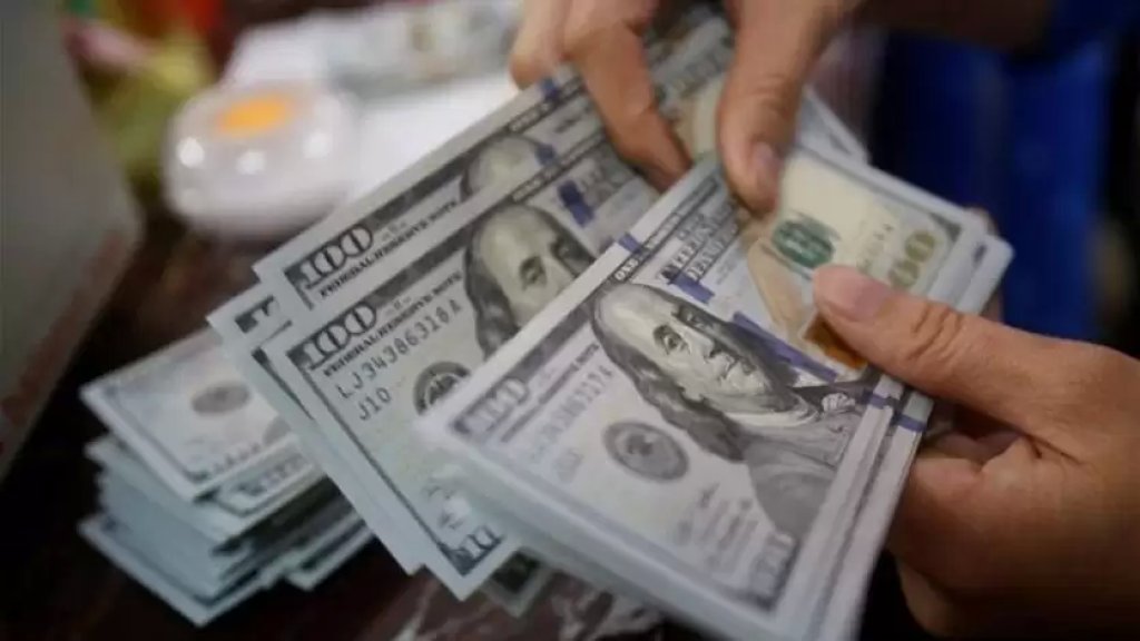 في الضاحية الجنوبية..سلبوه مبلغ 3700 دولار  بقوة السلاح ليلاً أثناء عودته لمنزله والقوى الأمنية بالمرصاد!