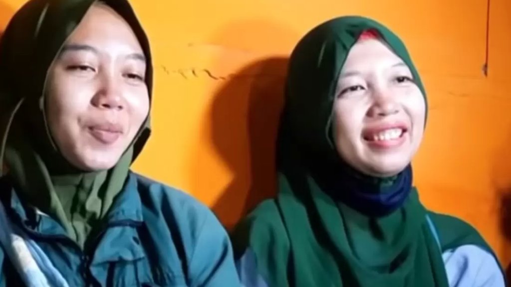 بعد 24 سنة "تيك توك" يجمع شمل شقيقتين توأم بعد تفريقهما في عمر الشهرين بسبب خرافة!