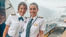 بالصور/ لأول مرّة بـ"تاريخ الطيران"... أم وابنتها تقودان طائرة ركاب سوياً!
