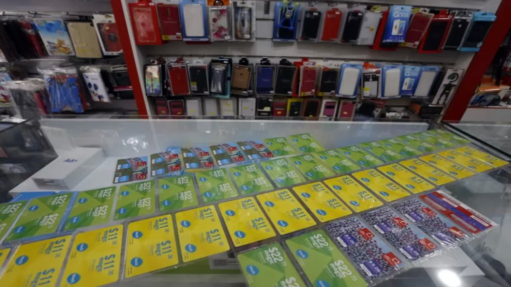 سلب مواطن تشريجات ومستلزمات هواتف خلوية كانت بحوزته في محلة ساحة ناصر في بعلبك.."قدرت المسروقات بحوالي 10 ملايين ليرة لبنانية"