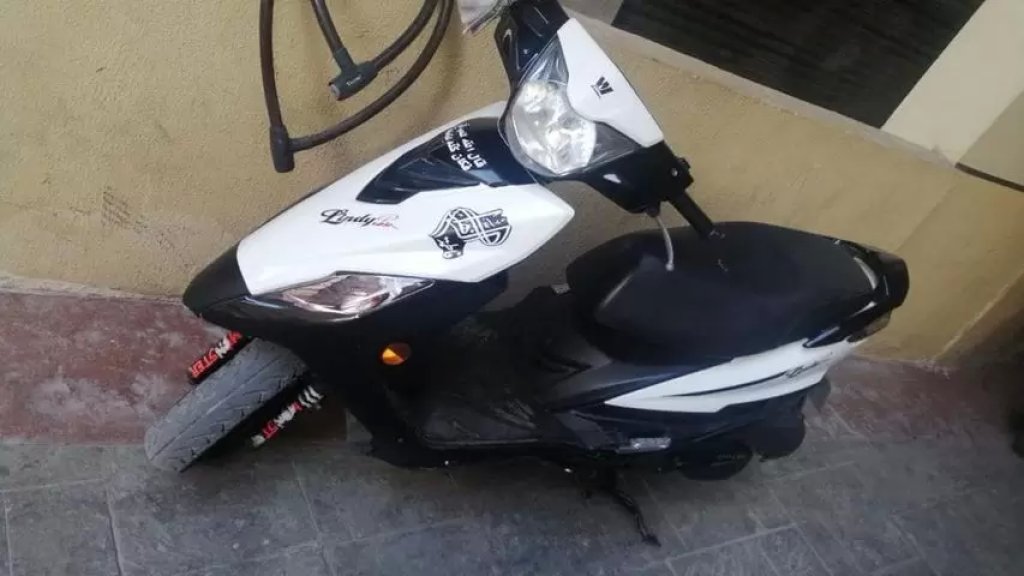 كنت احلم سوق موتسيكل متلها وجمعت حقها بالشبر والندر وشغل ليل نهار، وبسد قسط جامعتي من شغل الديلفري .. "علي" يشكو سرقة دراجته النارية: يلي عملها ان شاء الله بحطن على صحته والله لا يسامحه!