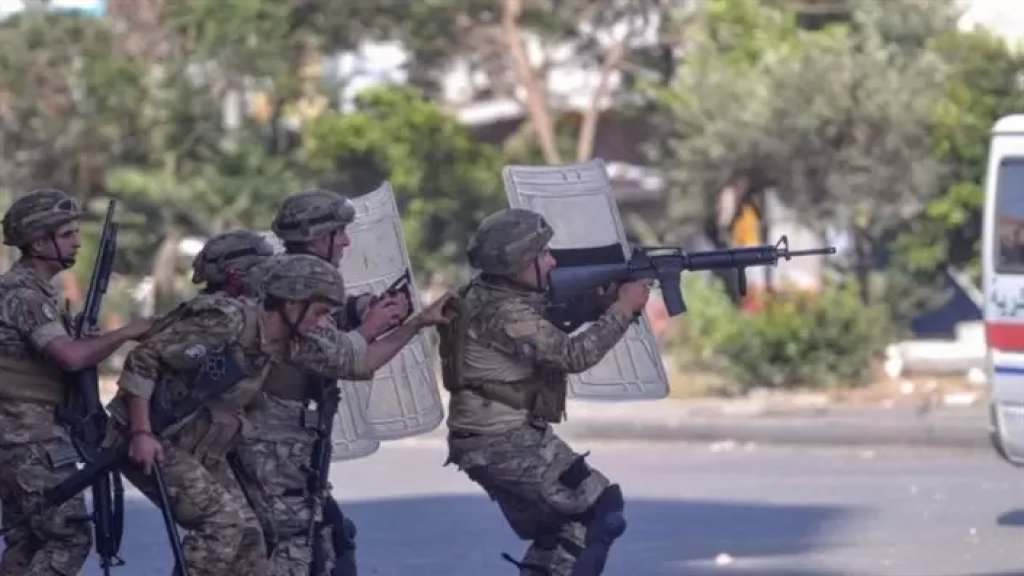 الجيش نفذ مداهمات لمنازل مطلوبين في بريتال وضبط كمية من المخدرات والأسلحة وأموالا مزورة... ويعمل على تسيير دوريات وإقامة حواجز متنقلة