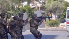 الجيش نفذ مداهمات لمنازل مطلوبين في بريتال وضبط كمية من المخدرات والأسلحة وأموالا مزورة... ويعمل على تسيير دوريات وإقامة حواجز متنقلة