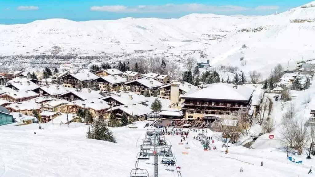 الأب ايلي خنيصر يبشر..إقترب الفرج بعد طول إنتظار.. "كانون" من الحر الى الجليد والثلوج قادمة!
