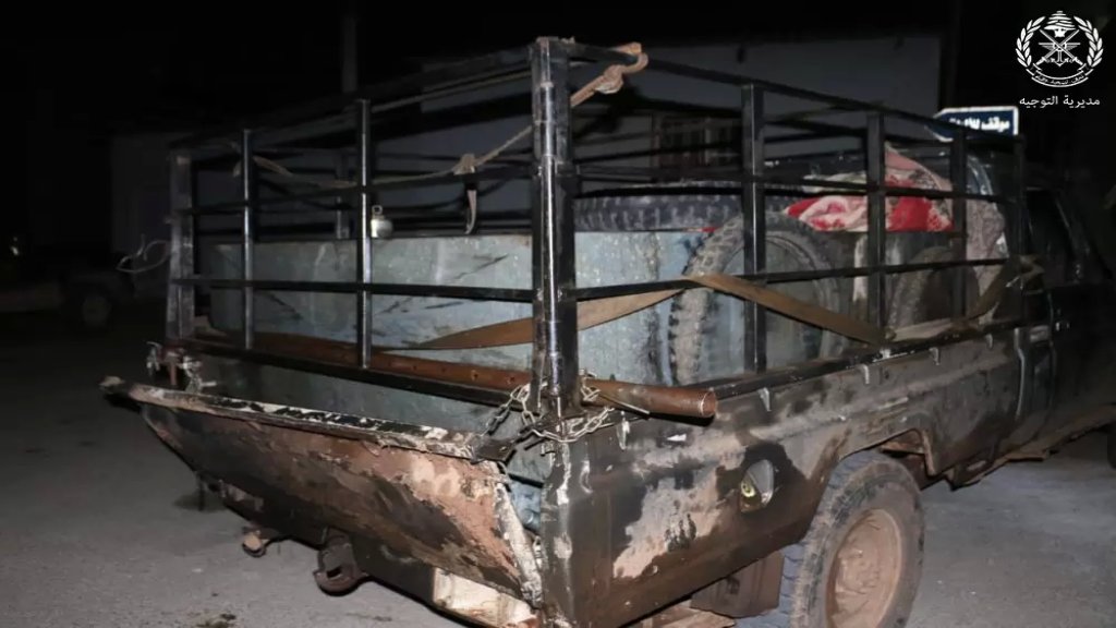 بالصورة/ الجيش: ضبط  بيك اب محمل بـ 2000 ليتر من المازوت في محلة قبش- القصر اثناء محاولة تهريبه الى سوريا	