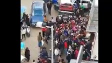 بالفيديو/ بين الفقر وكورونا...تهافت على الخضار بعد خفض أسعارها في طرابلس!