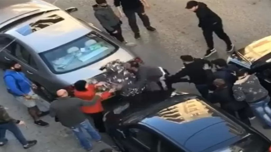 بعد فيديو الإعتداء الهمجي على عنصر في قوى الأمن الذي إجتاح مواقع التواصل.. هذه خلفياته!