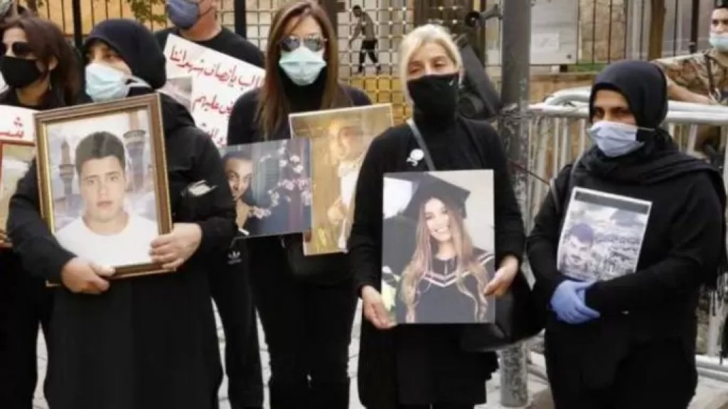 بالفيديو/ أهالي ضحايا إنفجار المرفأ يدخلون المرفأ لأول مرة منذ اليوم المشؤوم ووقفة صامتة في ذكرى مرور 6 أشهر