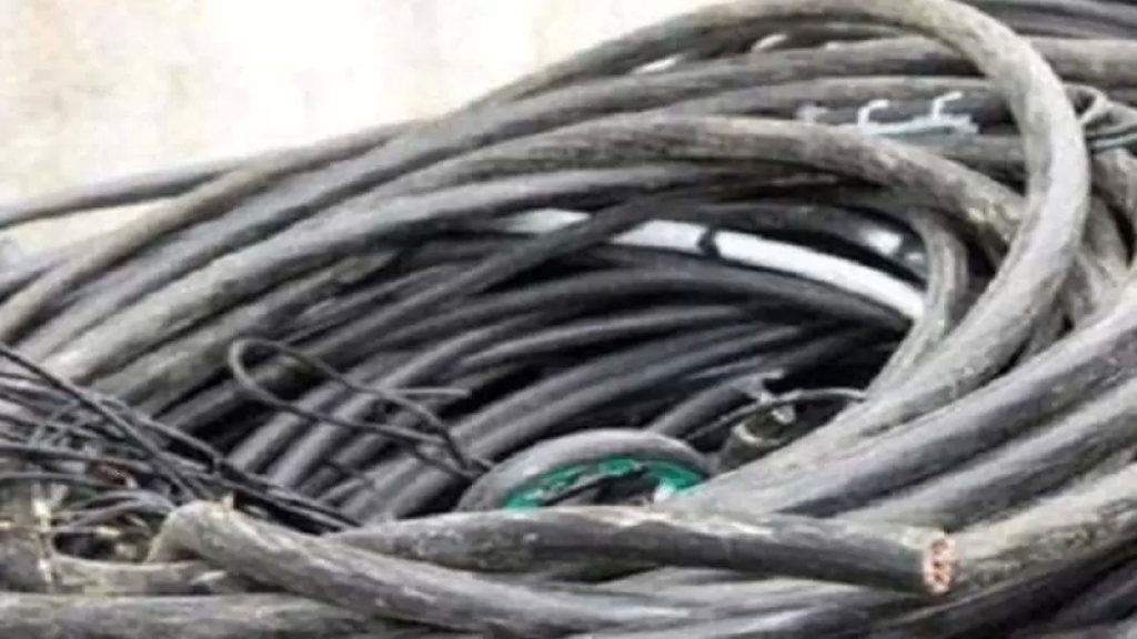 سرقة أسلاك كهربائية في سير الضنية وانقطاع التيار عن البلدة ومحيطها