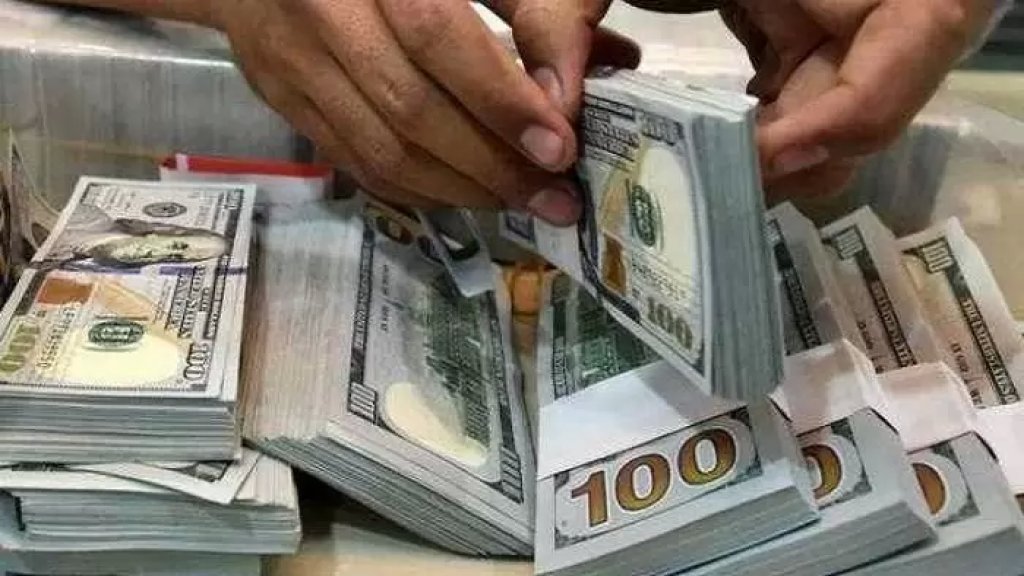 الأخبار: المصارف مستمرة في سحب الدولارات من السوق.. &laquo;سيستمر سعر صرف الدولار في الارتفاع بسبب الطلب الهائل عليه من المصارف المستعدة لدفع أي سعر لقاء حصولها على الدولارات الطازجة&raquo;