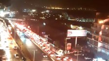 محتجون اقدموا منذ بعض الوقت على إشعال الاطارات عند نزلة جسر يسوع الملك ما تسبب بزحمة سير خانقة على المسلك، وسط انتشار لعناصر الجيش