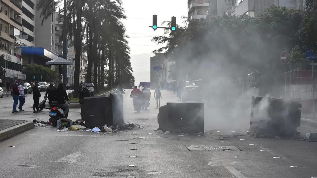 بعد تصاعد وتيرة الإحتجاجات.. إليكم الطرقات المقطوعة في لبنان