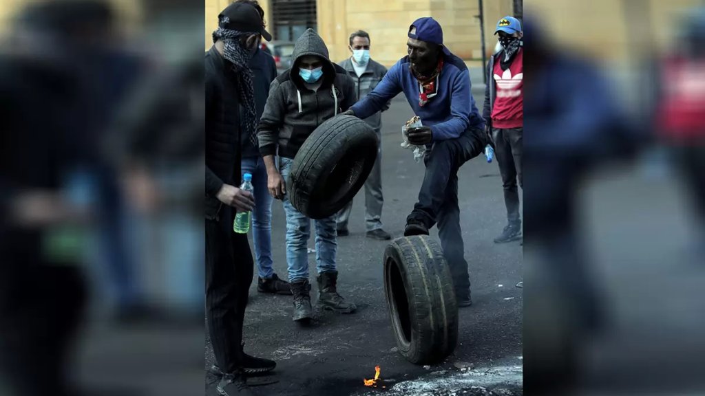 الحرب على الصرّافين: جعجعة بلا طحين.. الدولار نحو 12 ألف ليرة! (الأخبار)