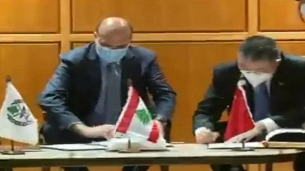 وزير الصحة بعد تسلم لقاح &quot;سينوفارم&quot;: آمن وفعال ويمكن للقطاع الخاص الاستثمار به...والسفير الصيني: تقديم 90 الف جرعة على دفعتين