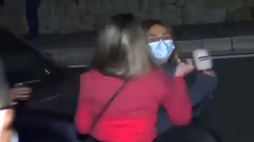 بالفيديو/ متظاهرة تتهجم على مراسلة الـMTV أثناء تغطيتها أحداث شركة مكتّف