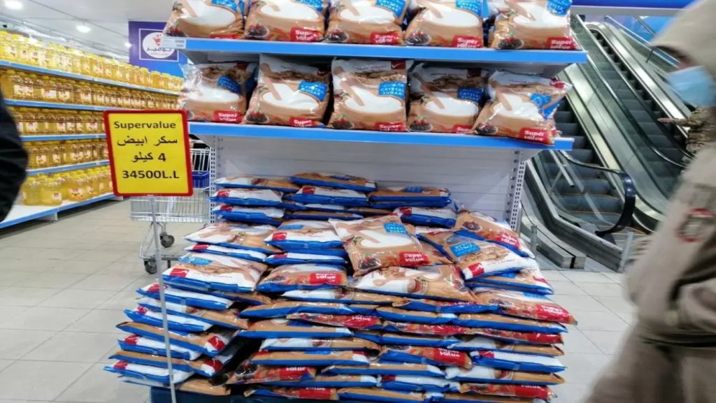 النبطية تُسجّل أعلى نسبة غلاء في لبنان: "المصارف تسرق مالنا والمحال تسرقنا بالغلاء كأنهم يقولون لنا جوعوا عالبطيء" (نداء الوطن)