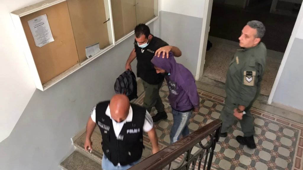 ملقب بـ "السيسي"...حرس بيروت أوقف أحد أفراد شبكة متخصصة بسرقة وبيع أغطية "الريغارات"