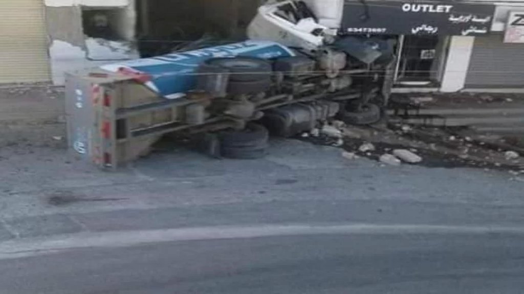 قتيلان بحادث انقلاب مأساوي لصهريج محمل ب​الغاز​ في بلدة مكسة في ​البقاع الأوسط