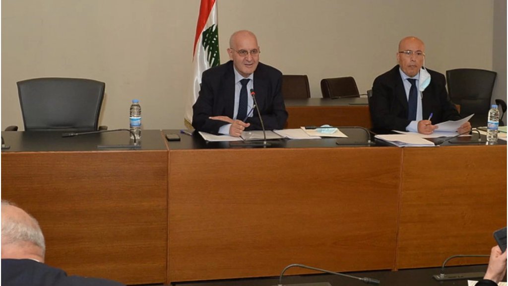 رئيس لجنة الصحة النيابية: "الوضع الصحي وصل الى مرحلة نقول فيها نحن الأطباء الله يساعد الناس... والمريض هو من يدفع الثمن وهو الضحية من بين بعض مستوردي الدواء والمستلزمات الطبية وبين مصرف لبنان"