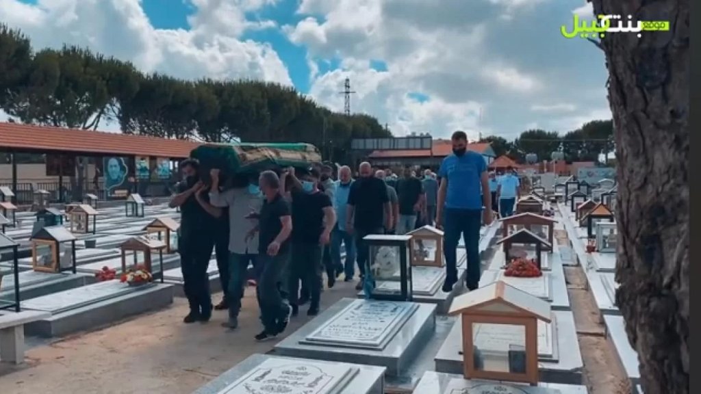 بالفيديو والصور/ بنت جبيل شيعت ابنها الأستاذ إحسان بزي.. لملم آخر أوراقه من نفوس المدينة ومضى