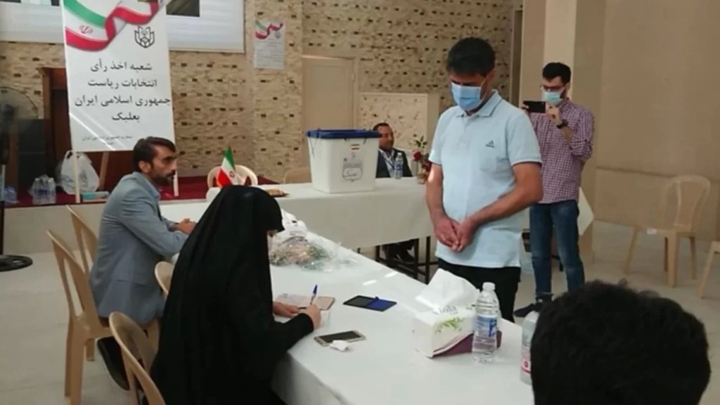 بالصور/ الايرانيون في لبنان يقترعون في الانتخابات الرئاسية لبلادهم