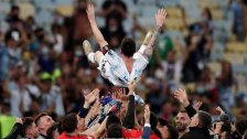بالصور/ احتفال جنوني بميسي بعد اللقب الدولي المنتظر.. ونيمار يبكي في أحضان مدرب الأرجنتين