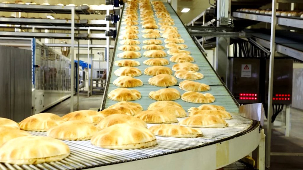 نقيب الأفران في لبنان الشمالي يناشد: الأفران في طرابلس وعكار ستعمد قريباً الى التوقف عن انتاج الخبز العربي بسبب نفاد احتياطها من مادة المازوت